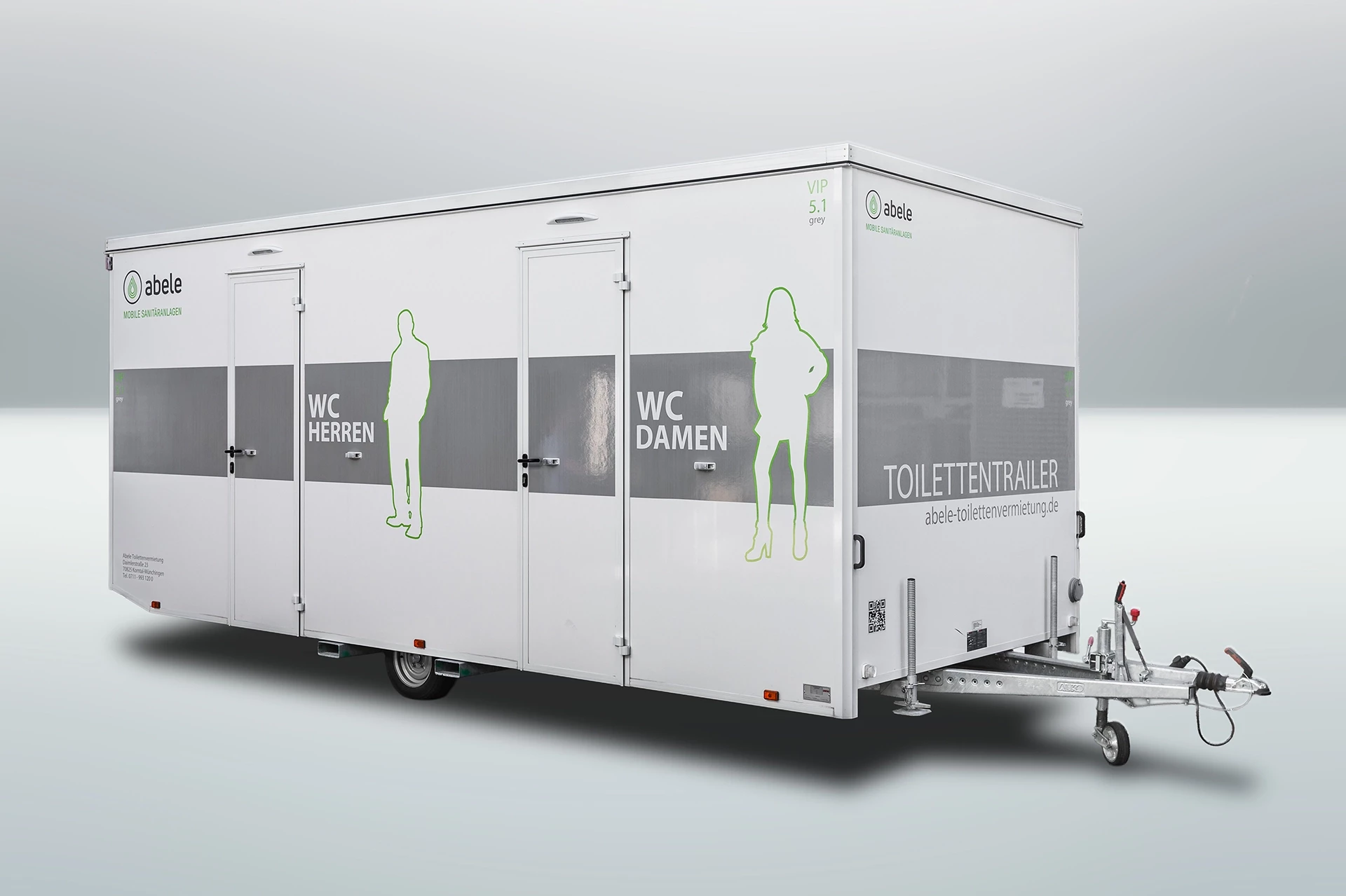 Toilettenwagen Modell Exklusiv – GoGrey 11 Mobiler Toilettenanhänger mit separaten Eingängen für Herren und Damen, markiert durch Silhouetten auf weißem Hintergrund.