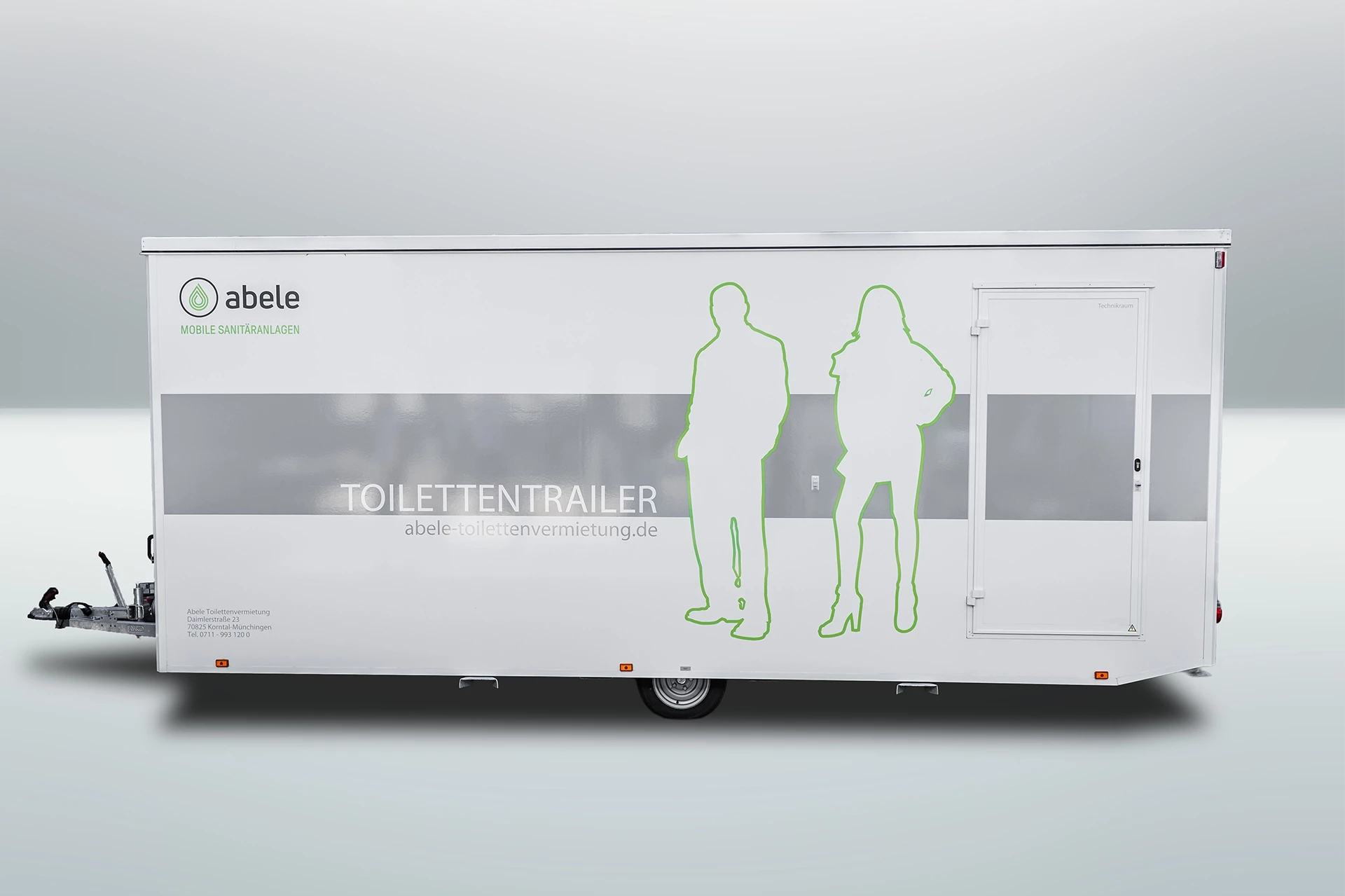 Toilettenwagen Modell Exklusiv – GoGrey 5 Mobiler weißer Toilettentrailer mit grünen Silhouetten einer Person, erkennbar durch die Aufschrift „Toilettentrailer“.